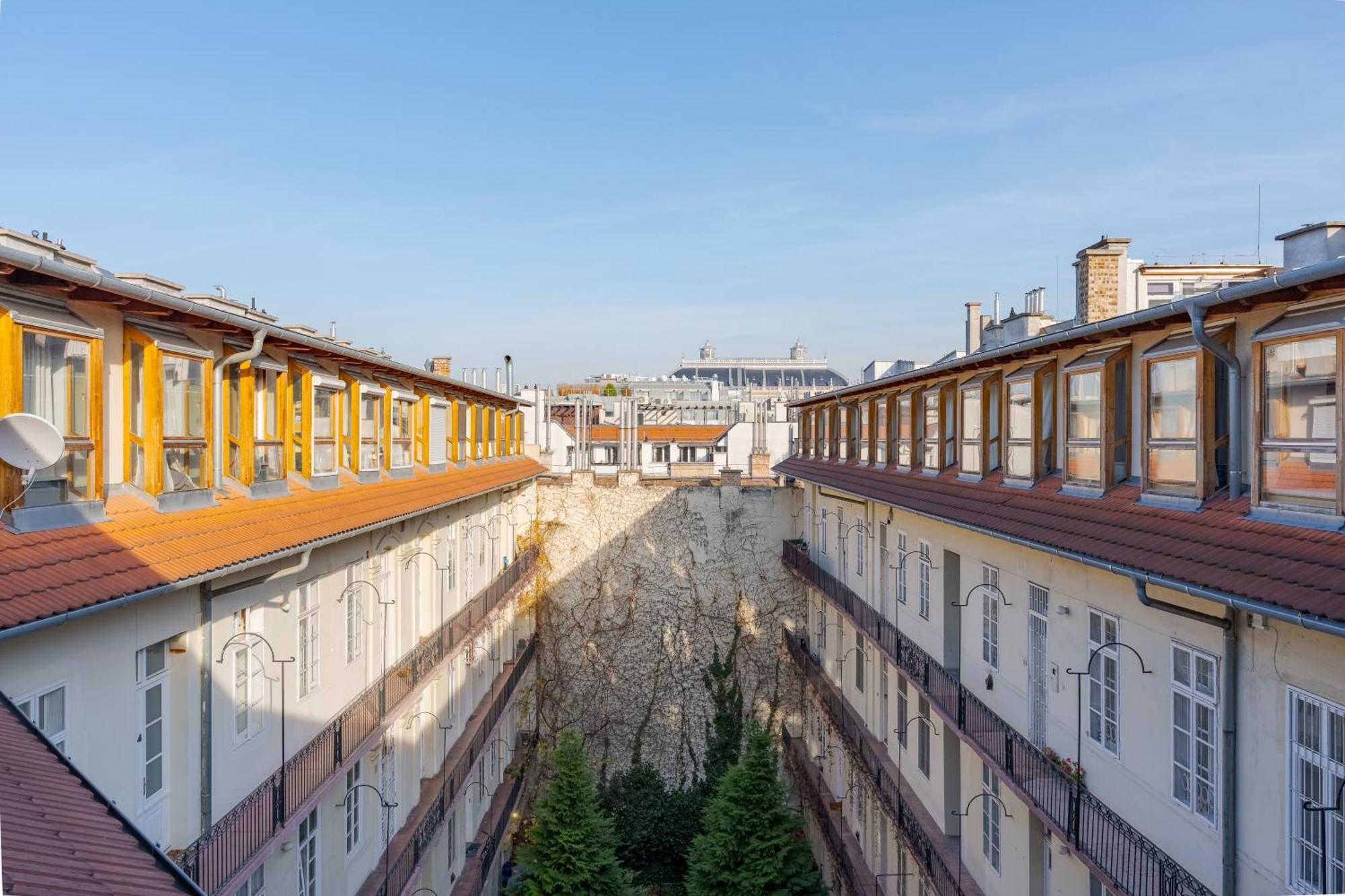 Courtyard By The Basilica Apartment Budapest Exterior photo